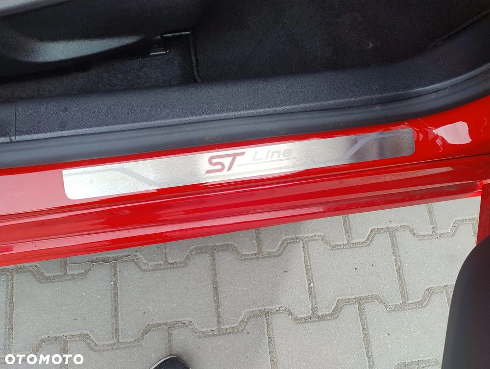 Ford Focus 1.5 EcoBoost ST-Line X - 24