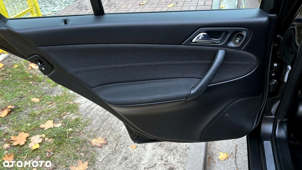 Mercedes-Benz Klasa C 180 Kompressor Automatik Elegance - 24
