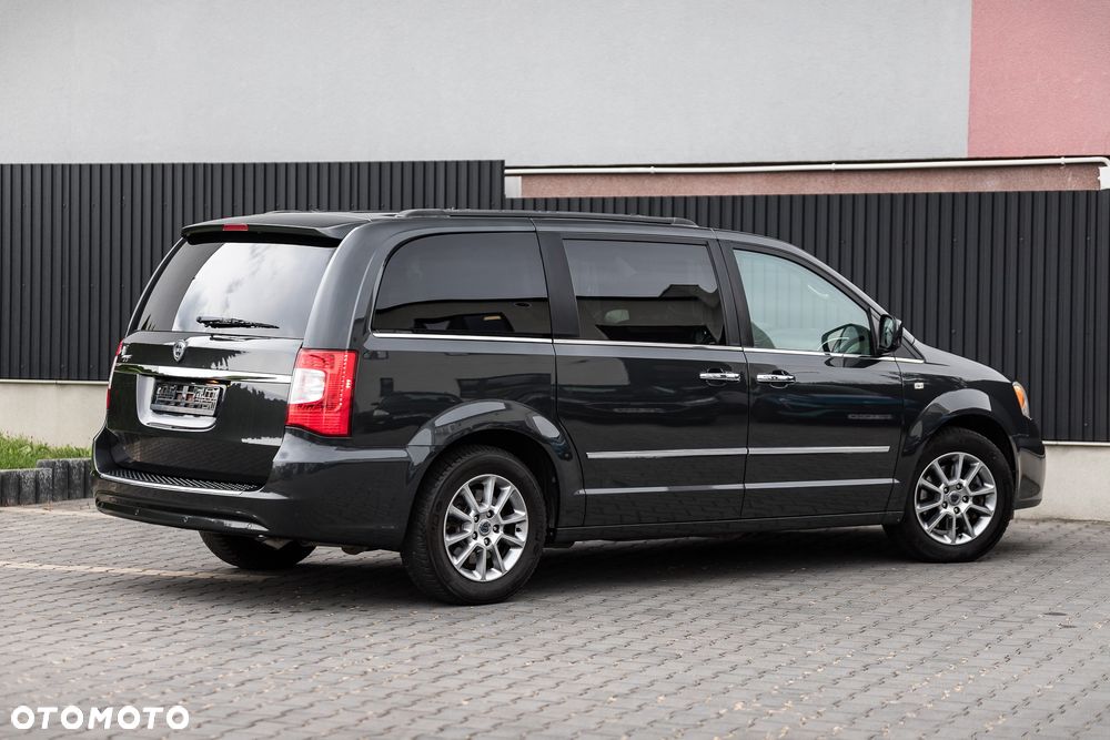Lancia Voyager - 8
