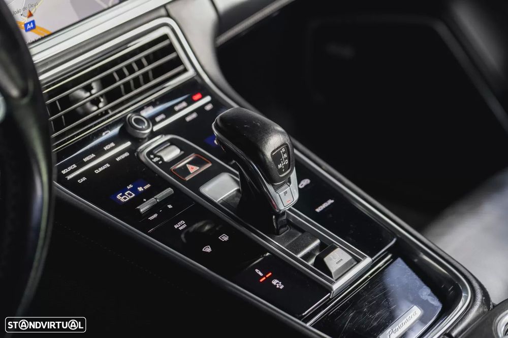 Porsche Panamera 4 E-Hybrid - 32