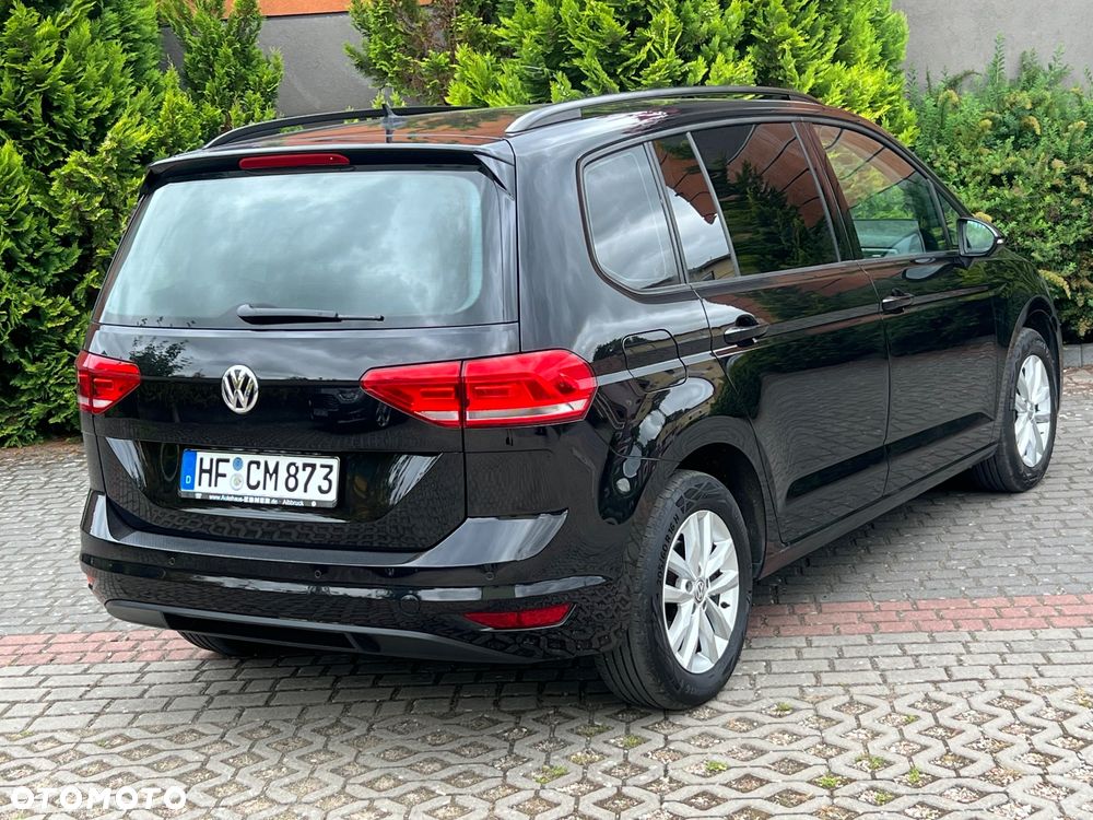 Volkswagen Touran - 12
