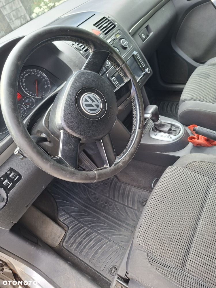 Volkswagen Touran - 8