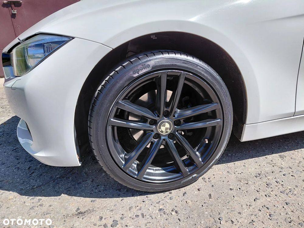BMW Seria 3 320i Sport Line - 22