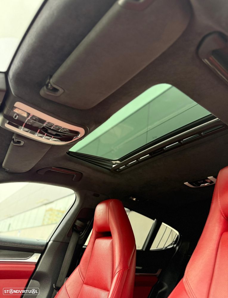 Porsche Panamera Turbo PDK - 20
