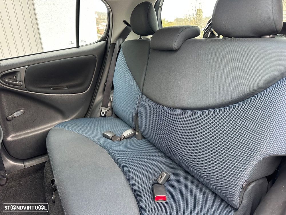 Toyota Yaris 1.0 Sol AC - 9