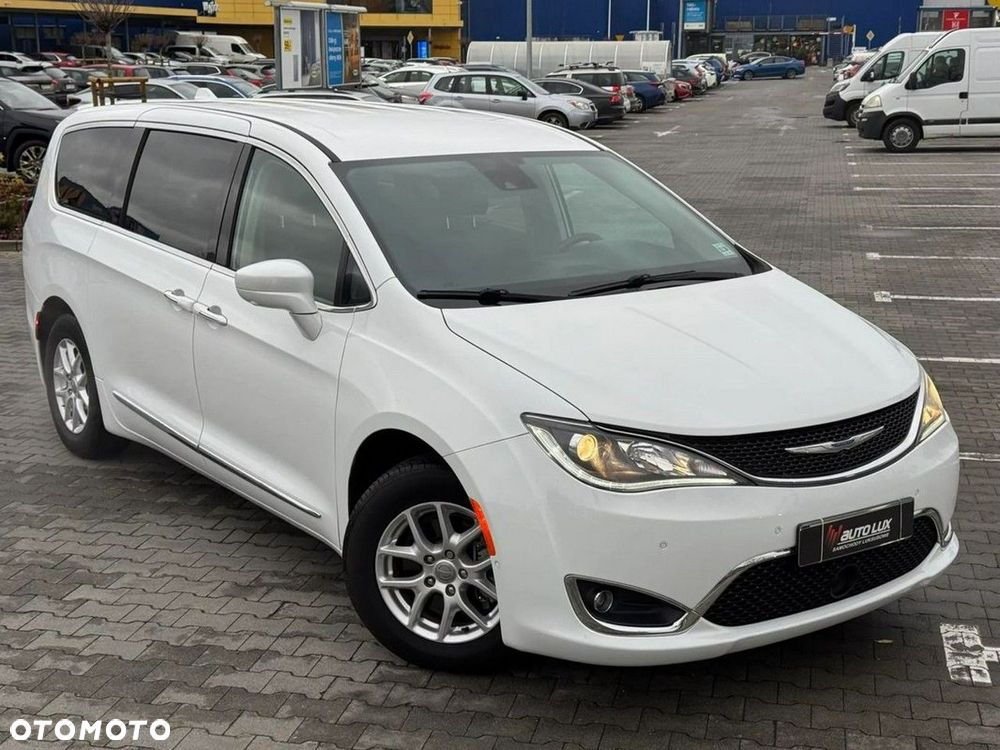 Chrysler Pacifica - 2