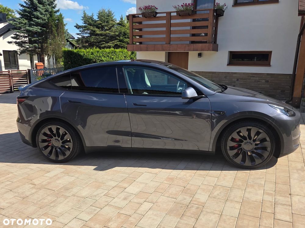 Tesla Model Y Performance AWD - 10