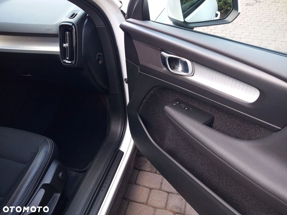 Volvo XC 40 T3 Momentum Pro - 30