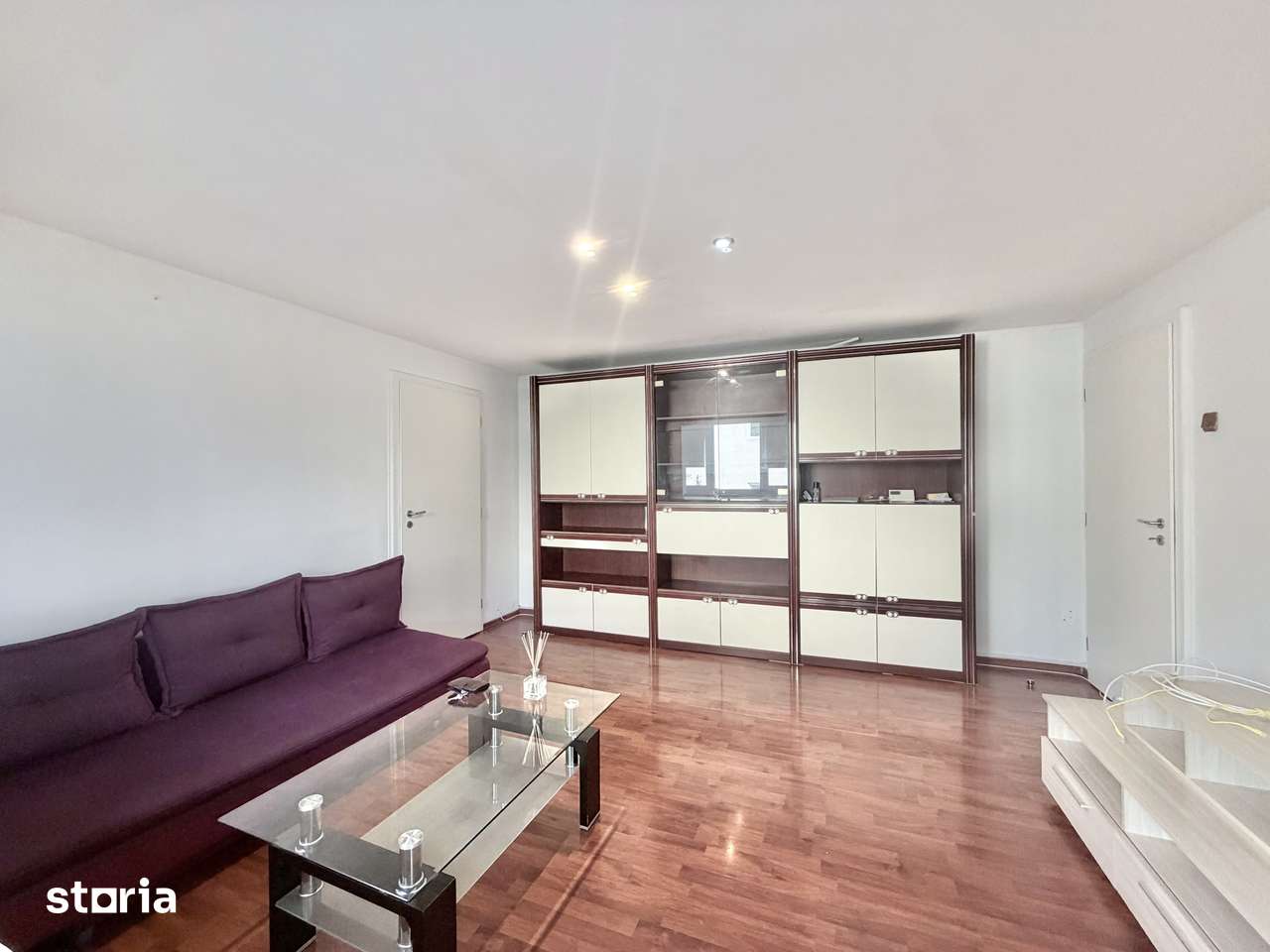 Apartament 3 camere, etaj 2, mobilat/utilat in zona Dambovita — fotografia 1