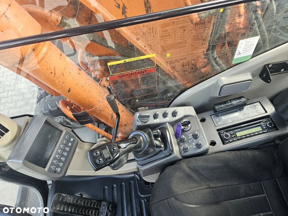 Hitachi ZX140W-3 - 11