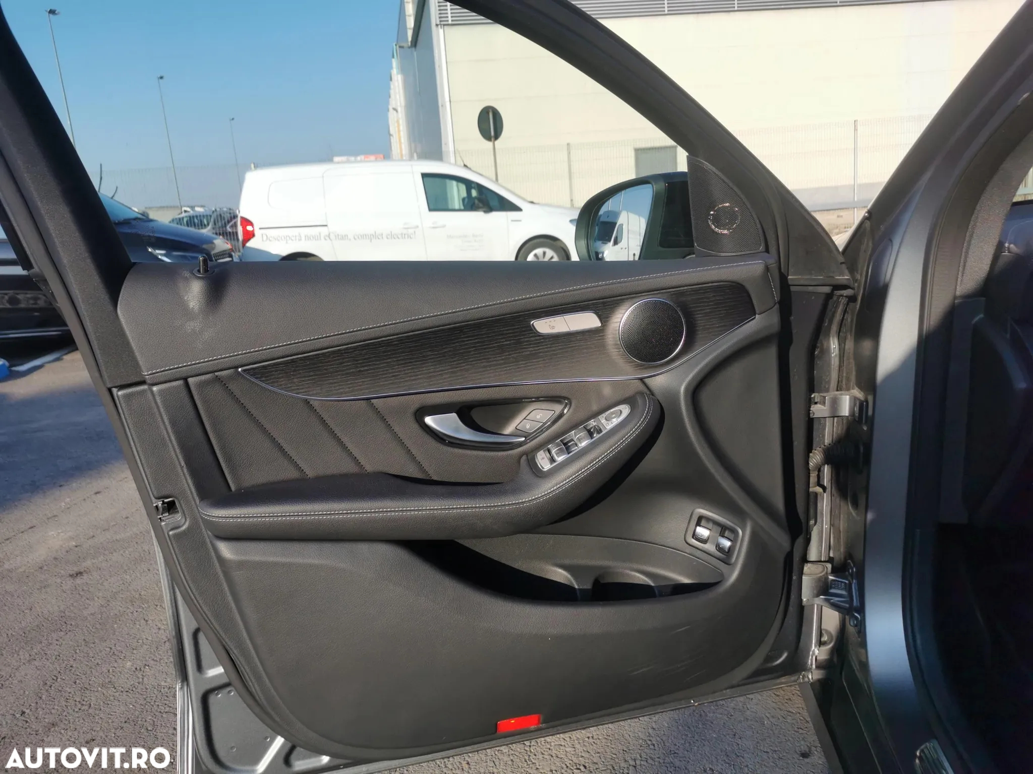 Mercedes-Benz GLC 300 e 4Matic 9G-TRONIC AMG Line - 24