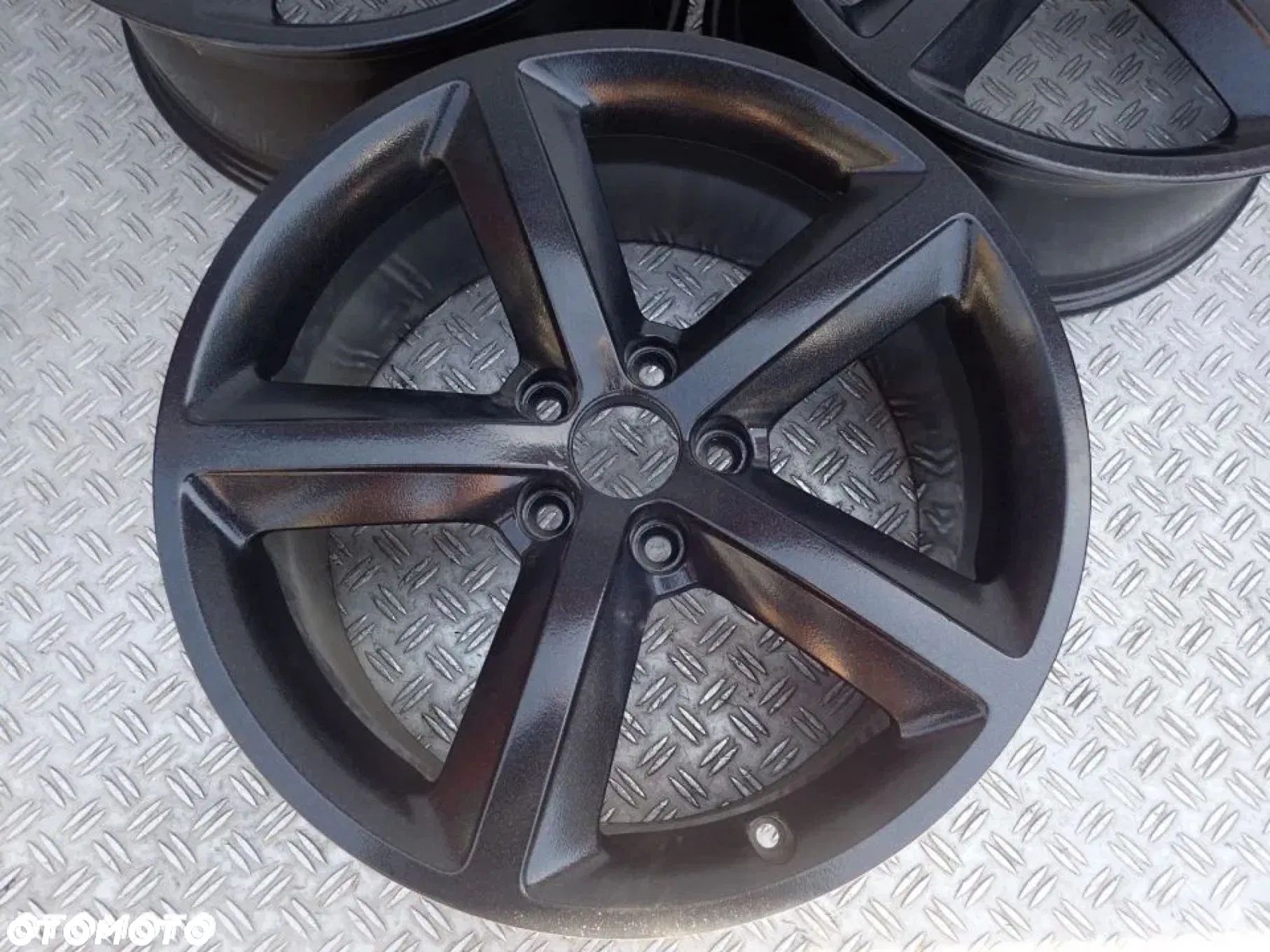 FELGA AUDI NA ZAPAS 1SZT AUDI 8K0601025Q - 1