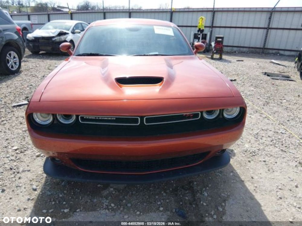 Dodge Challenger - 8