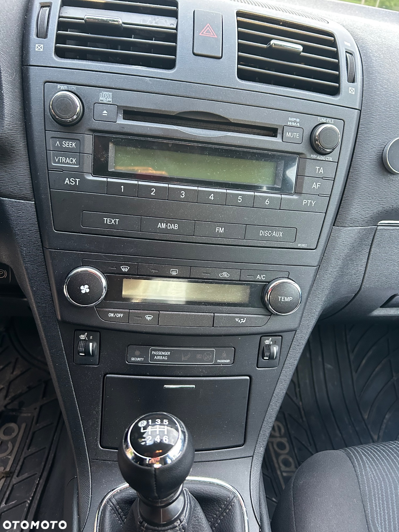 Toyota Avensis 1.6 Active - 20