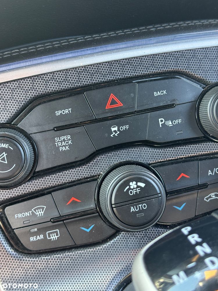 Dodge Challenger - 8