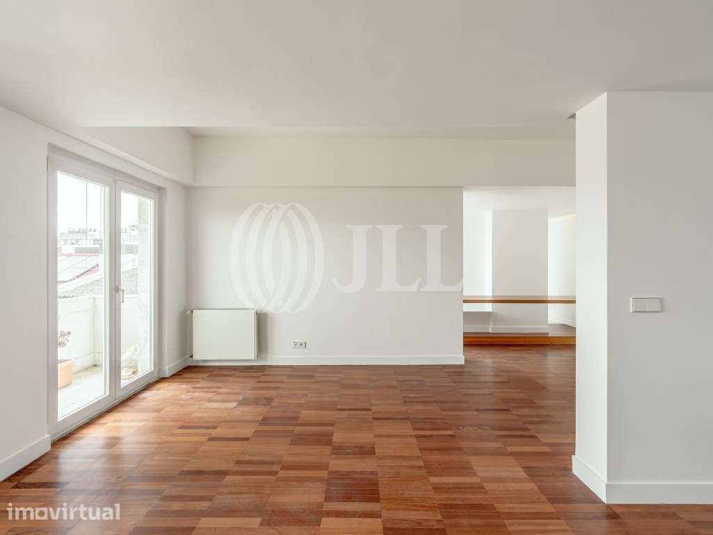 Apartamento T3, remodelado com varanda, em Lisboa - Grande imagem: 2/31