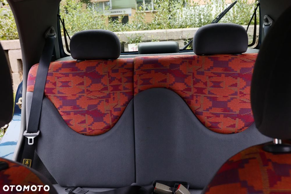 Nissan Micra 1.0 L - 22