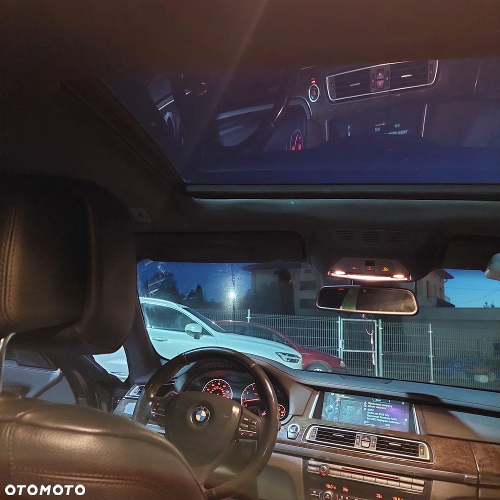 BMW Seria 7 740Li - 36