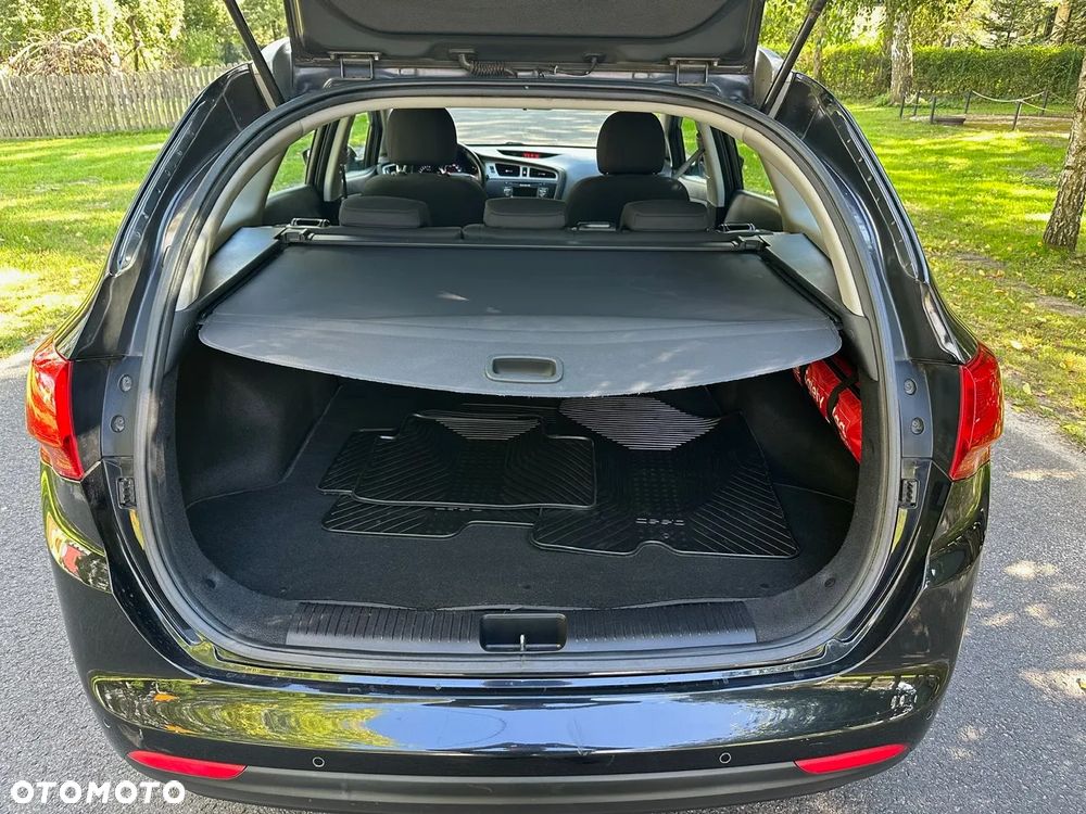 Kia Ceed 1.6 GDI Dream Team Edition - 12
