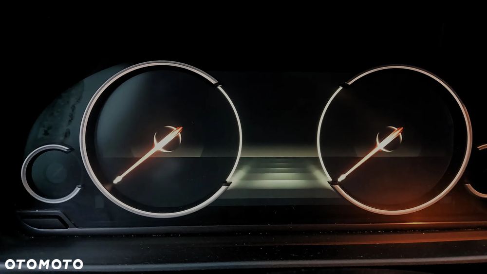 BMW Seria 5 528i Sport-Aut - 32