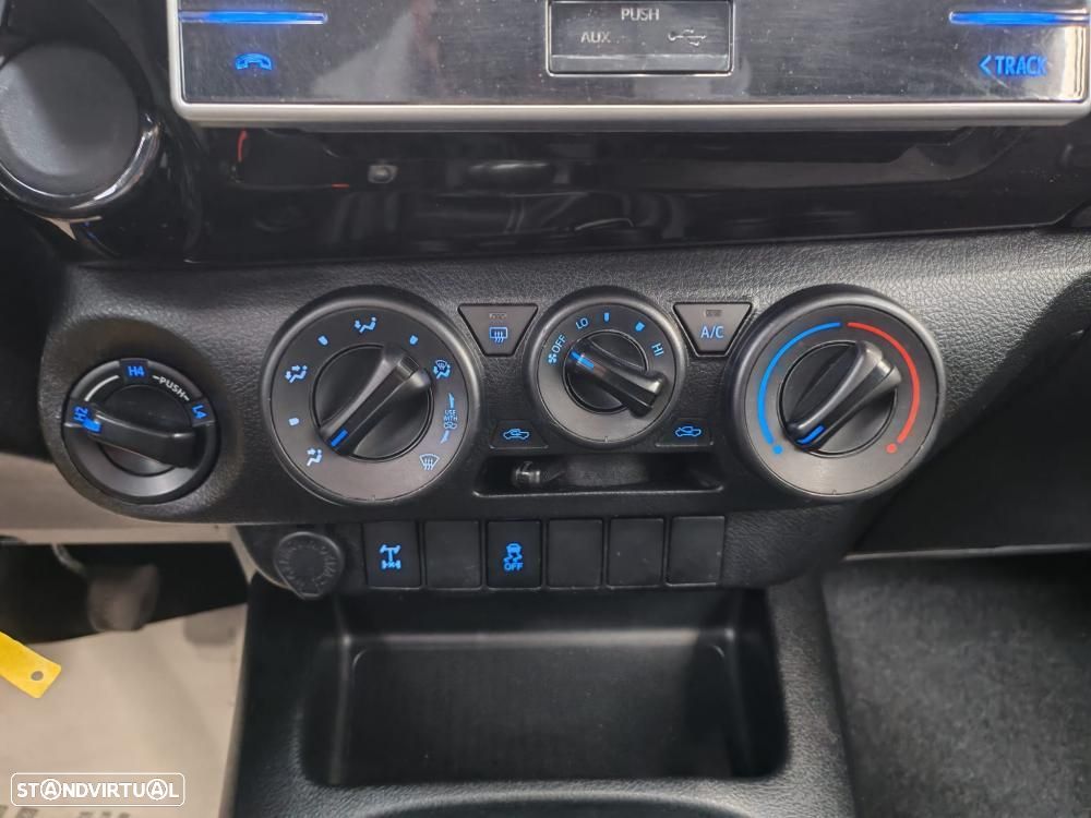 Toyota Hilux 2.4 D-4D 4WD CE 3L - 17