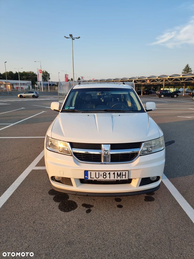 Dodge Journey 2010 photo 2
