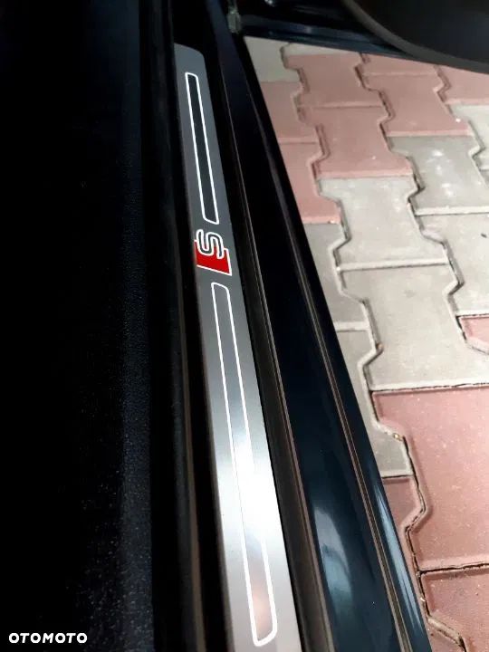 Audi A4 Avant 2.0 TDI Design - 19