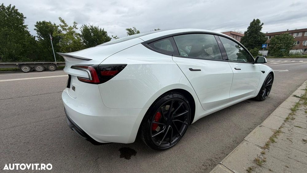 Tesla Model 3 Performance - 4