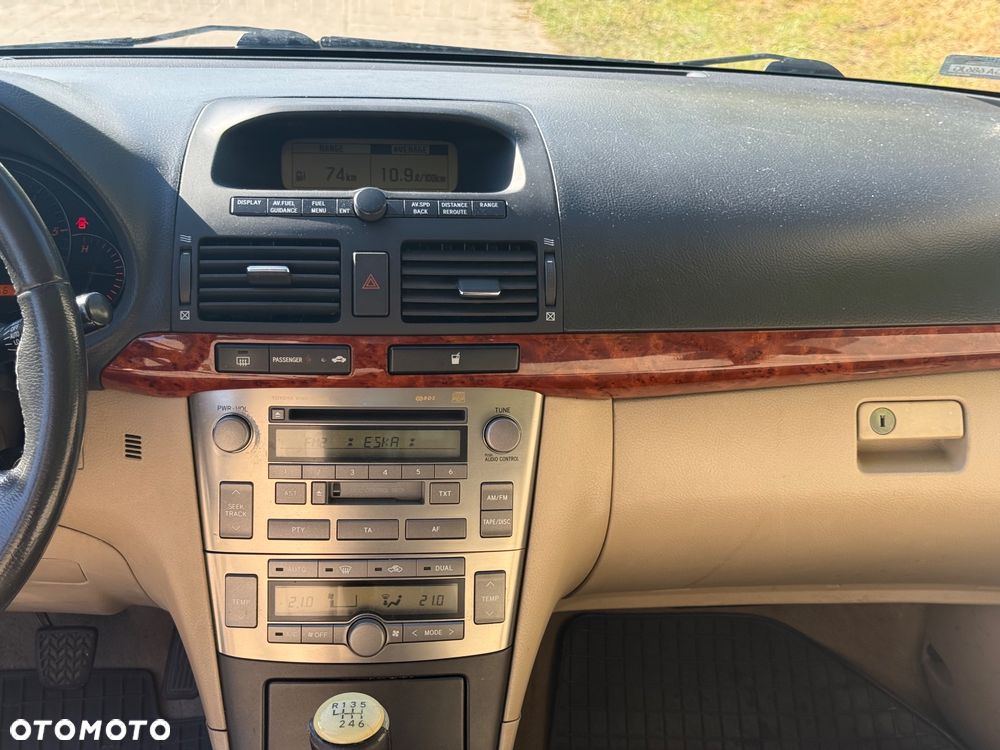 Toyota Avensis - 14