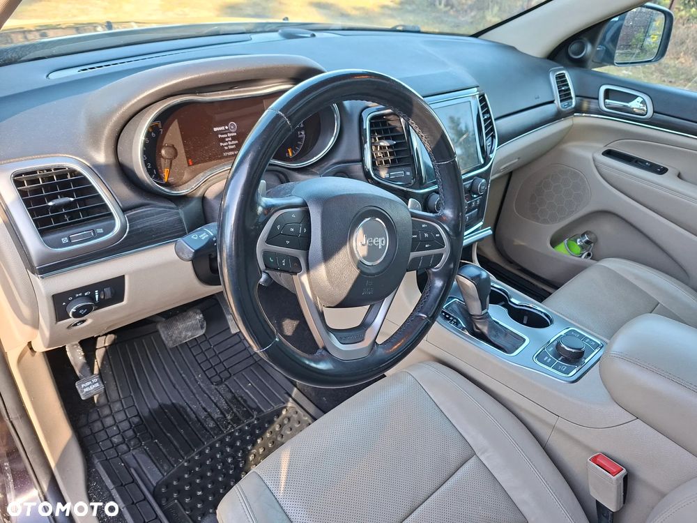 Jeep Grand Cherokee - 16