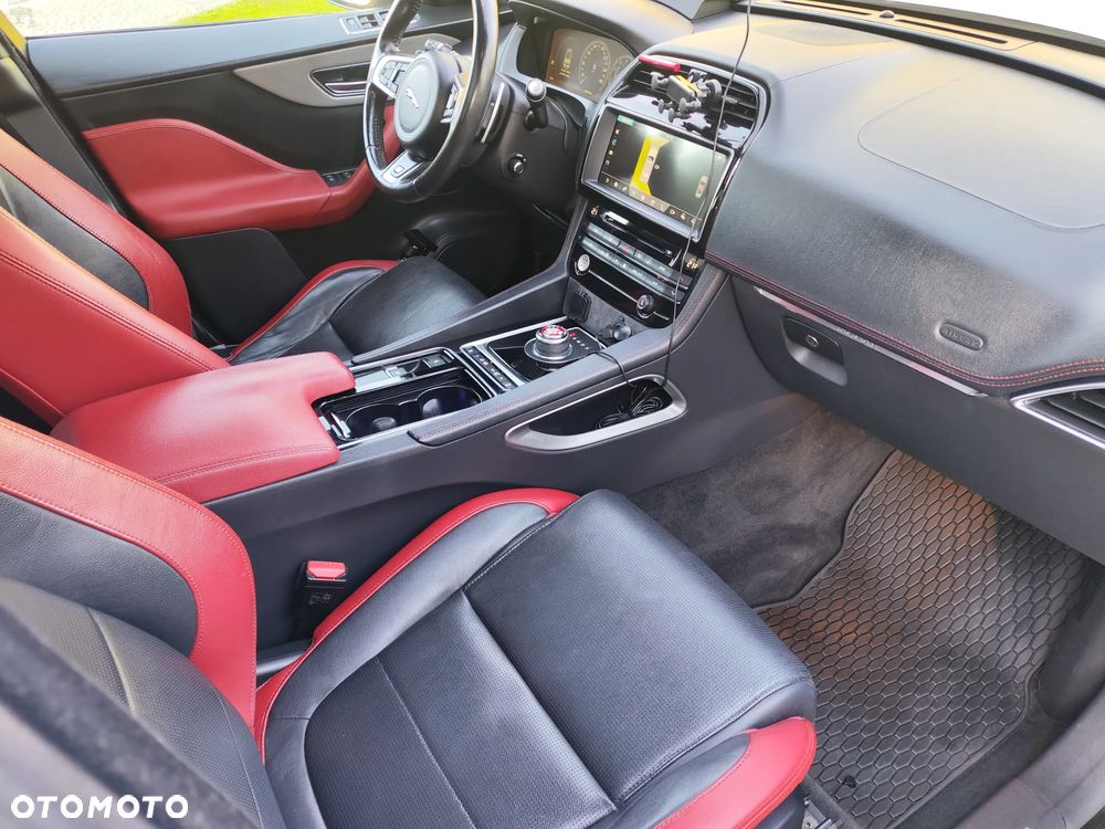 Jaguar F-Pace S AWD - 16