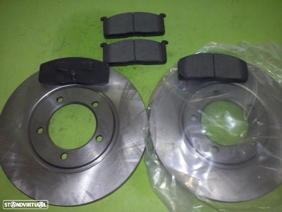 Discos e pastilhas de travão para a Toyota Hiace LH20 e Hilux LN40 NOVO - 1