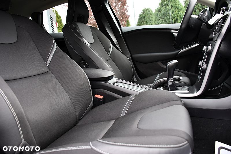 Volvo V40 T2 Momentum - 24