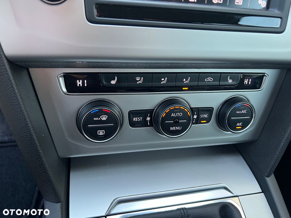 Volkswagen Passat - 22