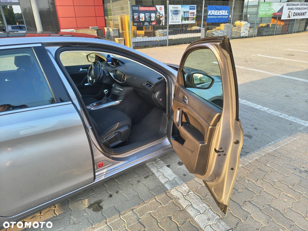 Peugeot 308 125 THP Allure - 5