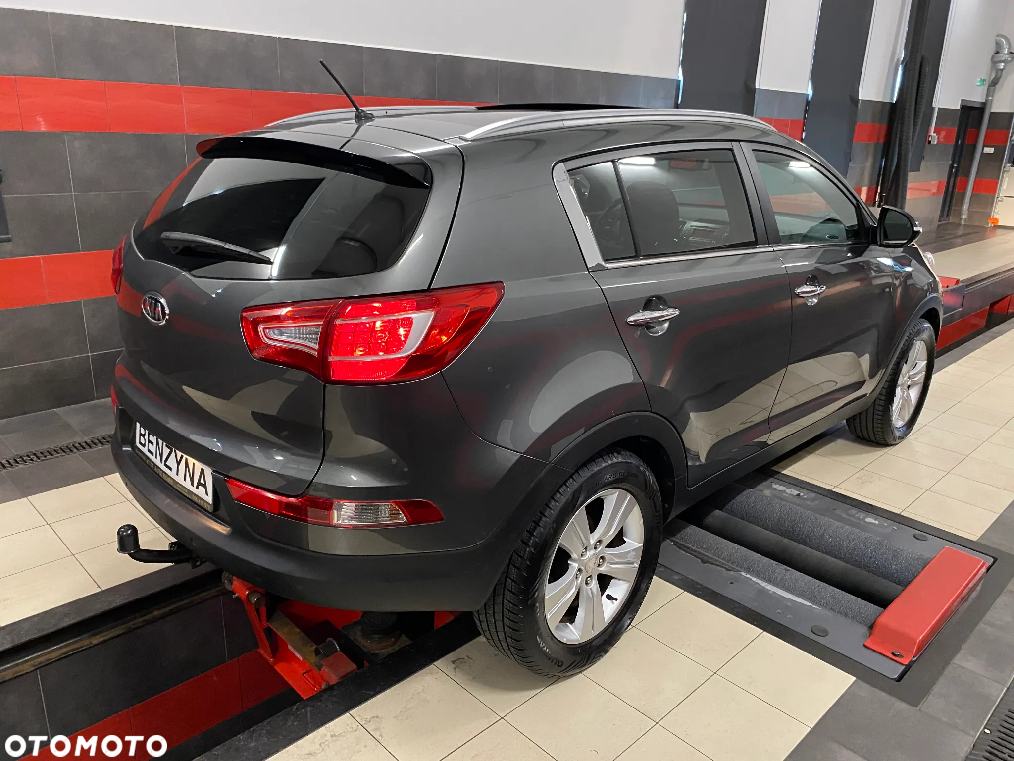 Kia Sportage 2.0 L - 11