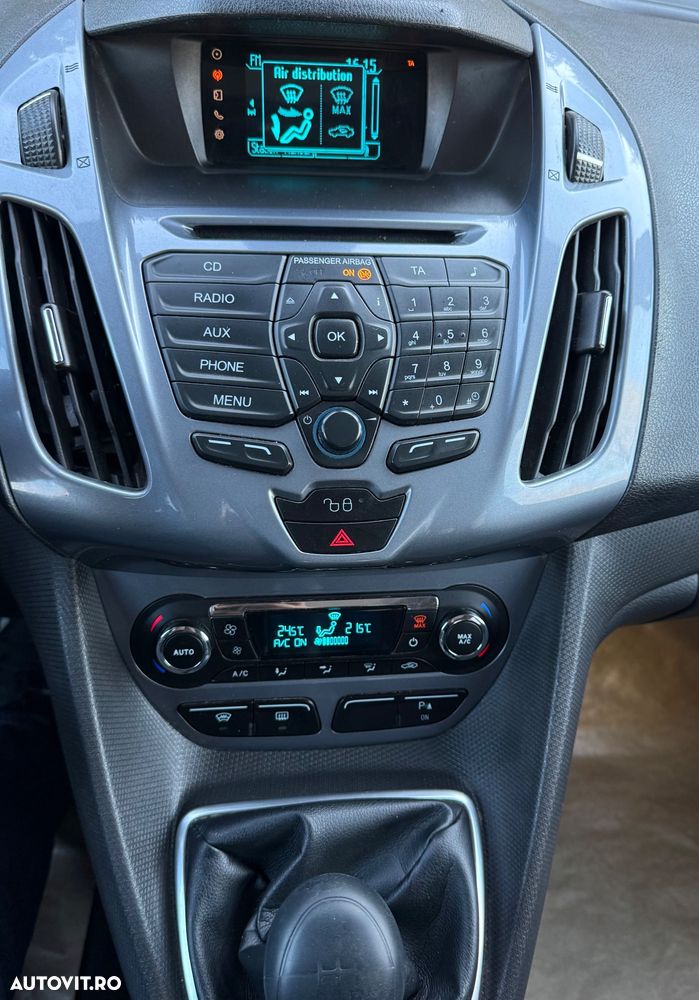 Ford Tourneo Connect 1.6 TDCi Titanium - 26