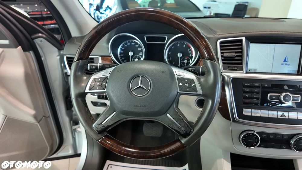 Mercedes-Benz GL - 25
