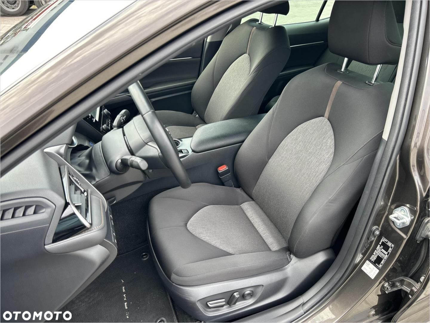 Toyota Camry 2.5 Hybrid Comfort CVT - 18