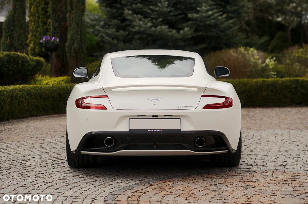 Aston Martin Vanquish - 14