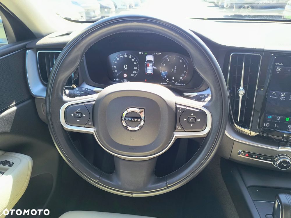 Volvo XC 60 B5 B AWD Momentum - 28