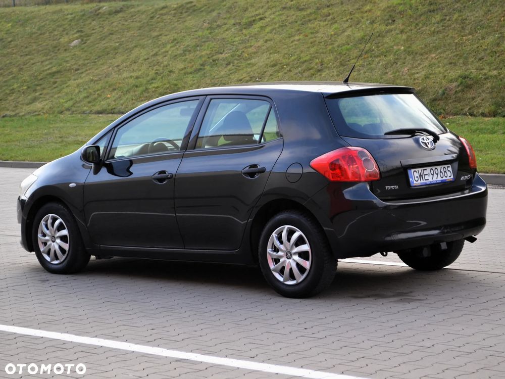 Toyota Auris 1.4 D-4D Luna - 4