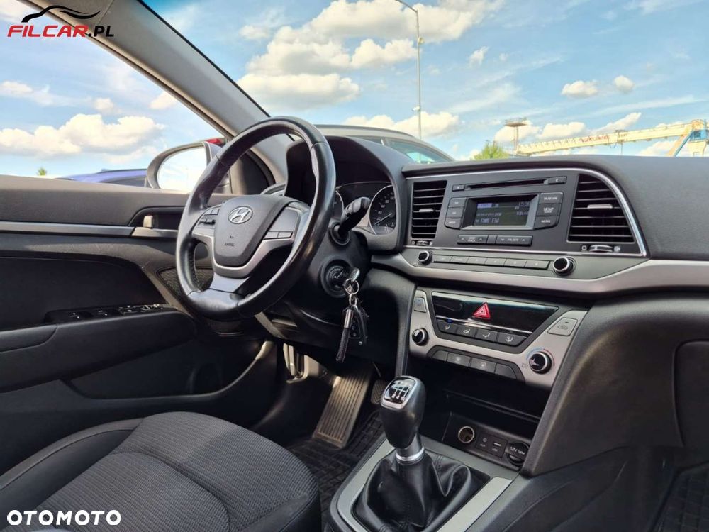 Hyundai Elantra - 12