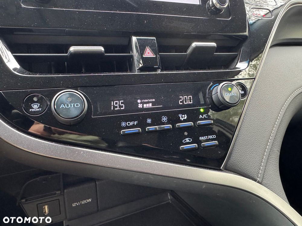 Toyota Camry 2.5 Hybrid Comfort CVT - 23