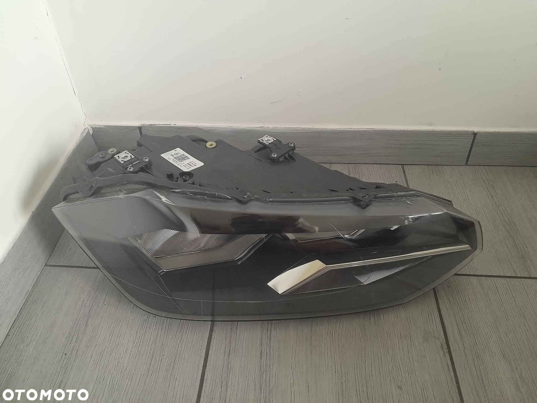 PRAWA LAMPA PRZEDNIA PRZÓD VW POLO 2G1 VI ZWYKŁA H7 2G1941006 - 2