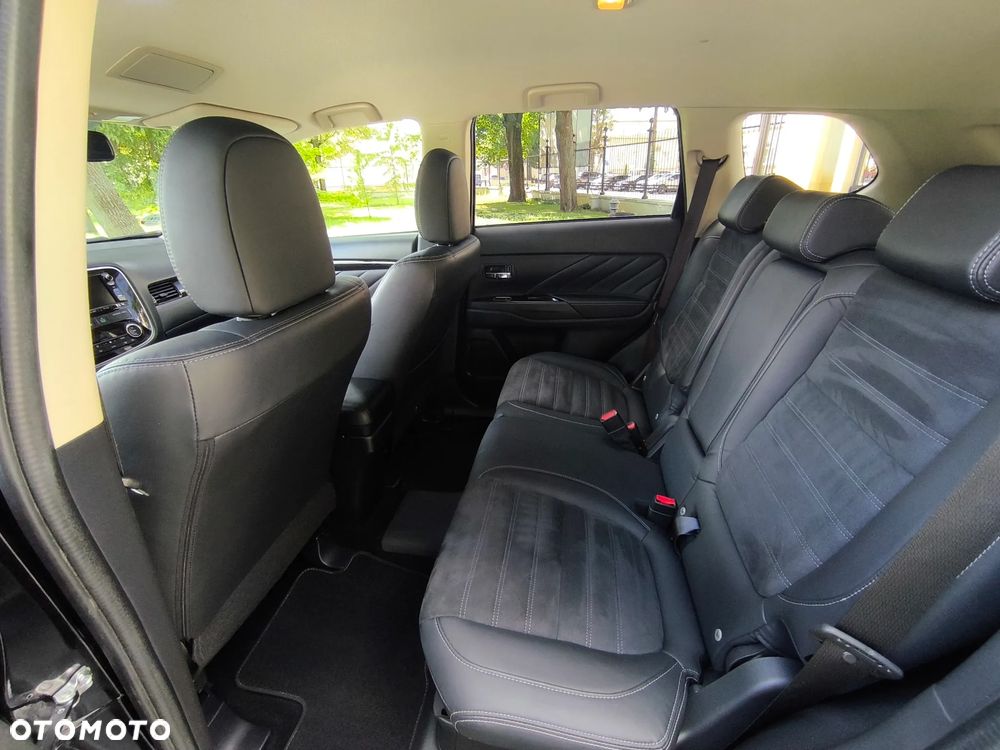 Mitsubishi Outlander 2.0 4WD Plus - 26