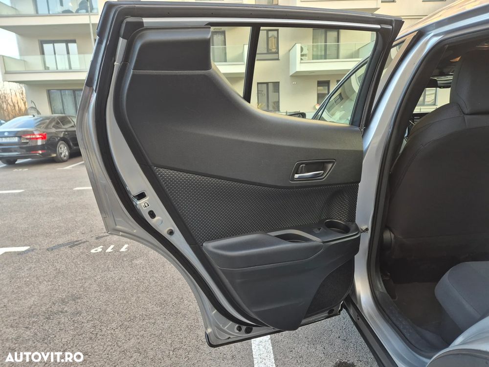 Toyota C-HR 1.8 HSD 4x2 CVT C-enter - 17