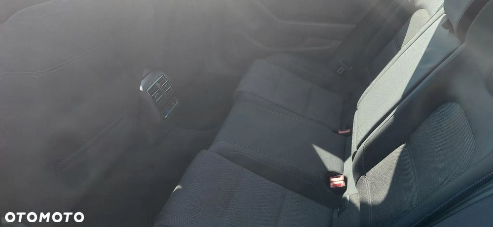 Volkswagen Passat - 12