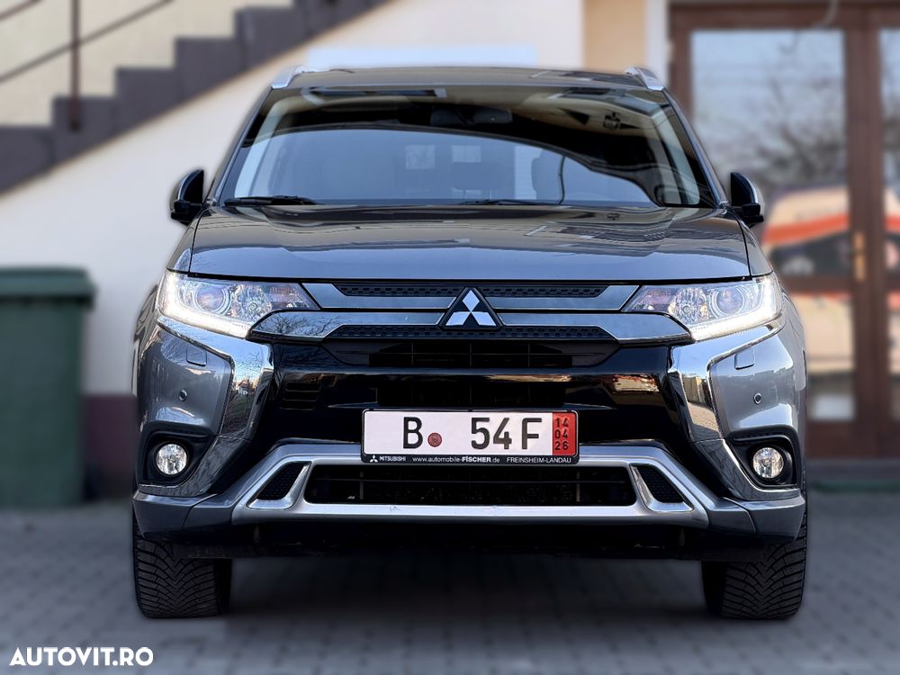 Mitsubishi Outlander - 2