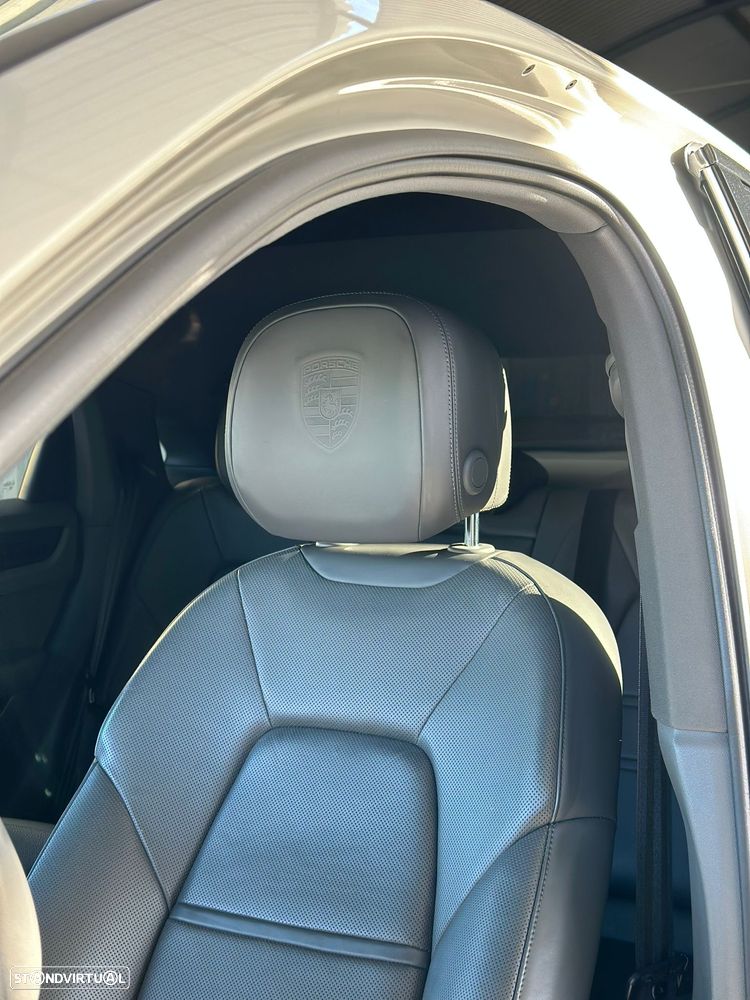 Porsche Cayenne Coupé E-Hybrid - 19